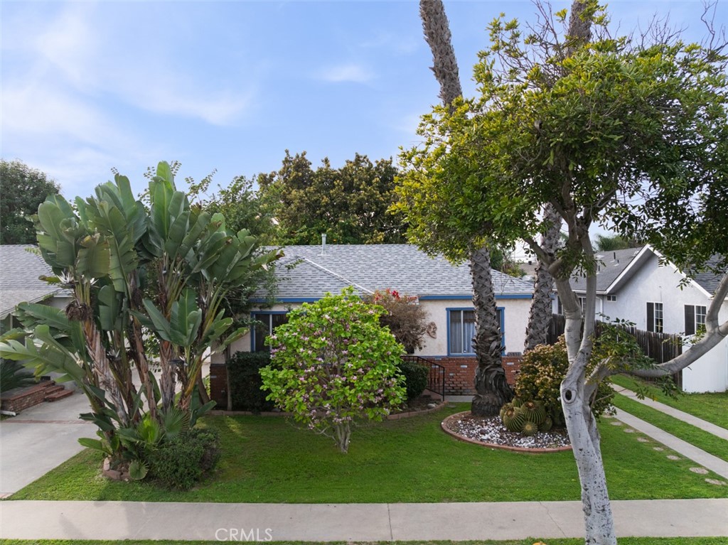 Residential for sale at 5851 Premiere Avenue, Lakewood CA featuring 3 beds and 3 baths