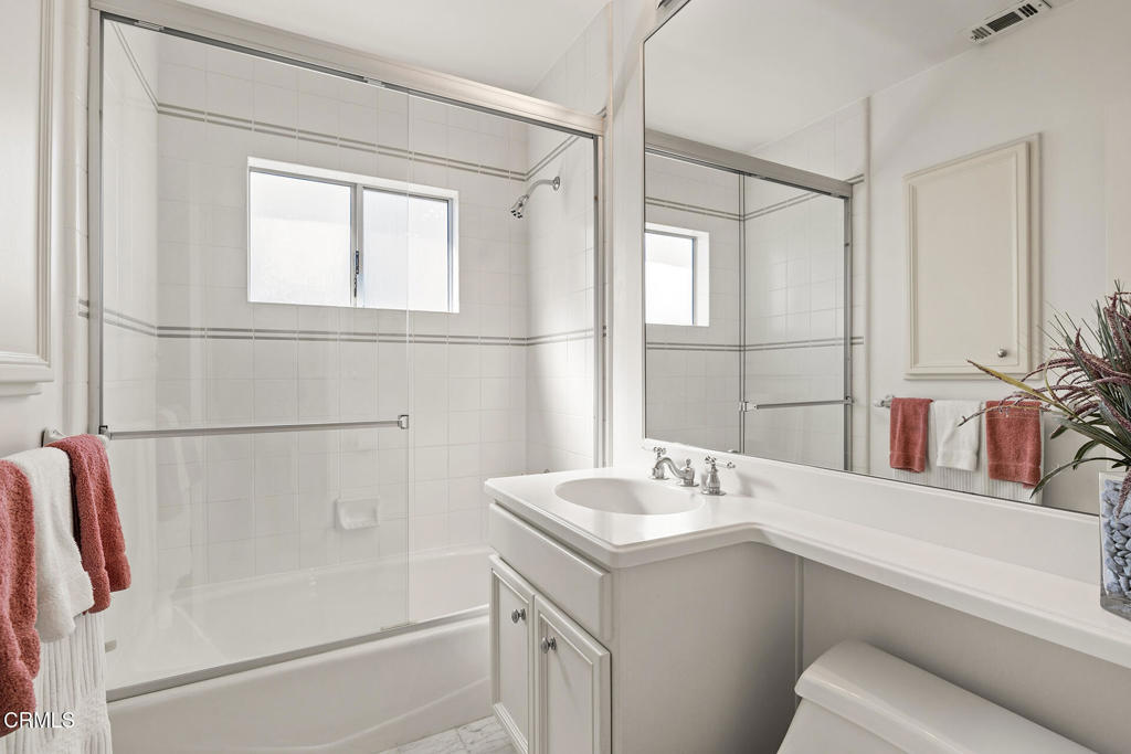 Active for sale at Lakewood, CA, Lakewood, CA CA and 2 baths