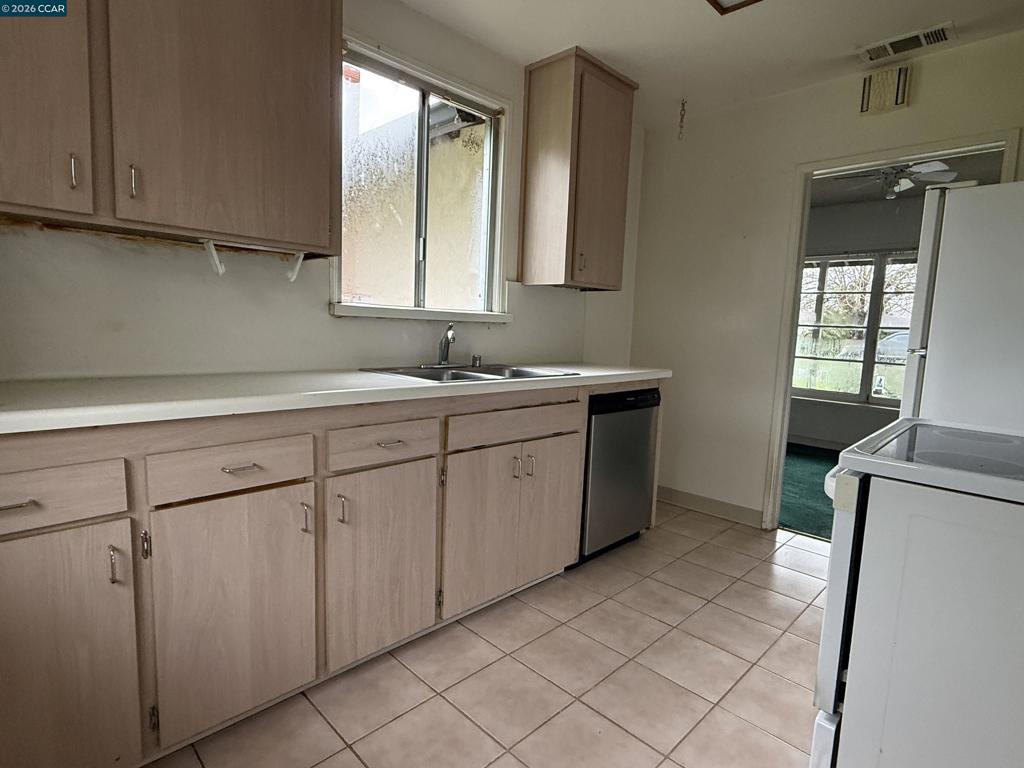 Residential for sale at 2310 2310 Belmont Rd, Concord CA featuring 3 beds and 1 bath