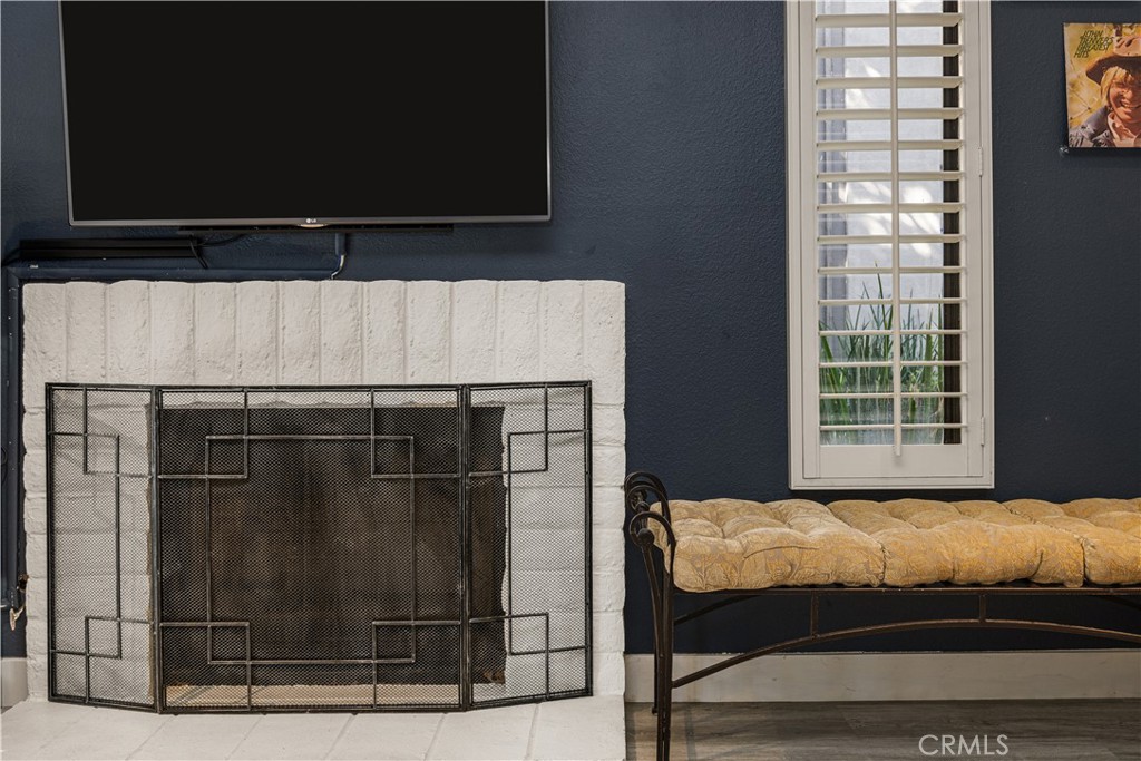 Residential for sale at 421 Bryson Springs, Costa Mesa CA featuring 1 bed and 1 bath