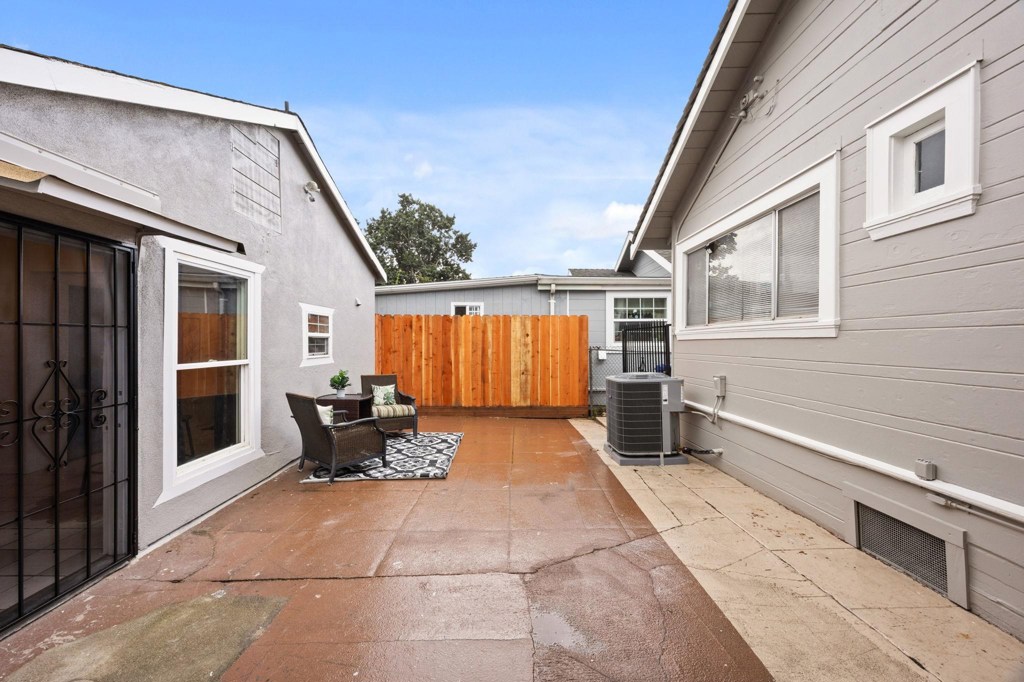 Residential for sale at 1742 1742 28Th Ave, Oakland CA featuring 3 beds and 1 bath