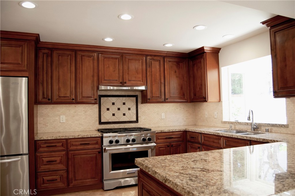 Residential Lease for rent at 5720 Malaga Place, Long Beach, Los Angeles County CA featuring 3 beds and 3 baths