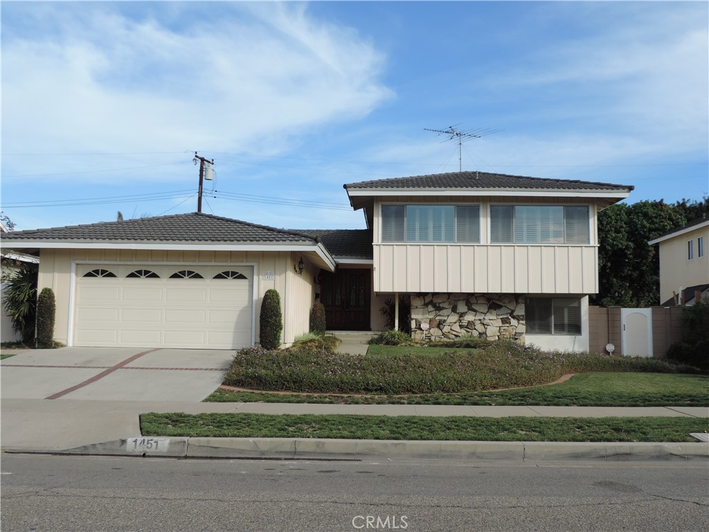 Residential Lease for rent at 1451 N Shaffer Street, Orange CA featuring 6 beds and 4 baths