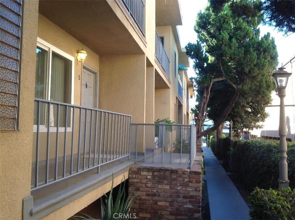 Residential Lease for rent at 703 E California Boulevard 2, Pasadena, Los Angeles County CA featuring 2 beds and 2 baths