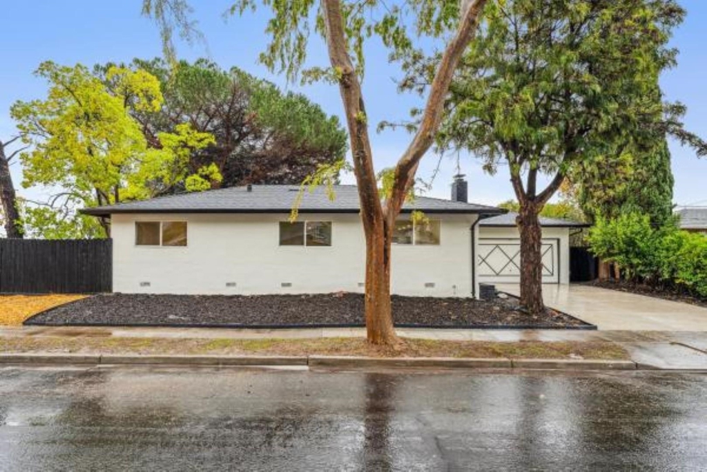 Residential for sale at 30951 30951 Faircliff St, Hayward CA featuring 3 beds and 2 baths