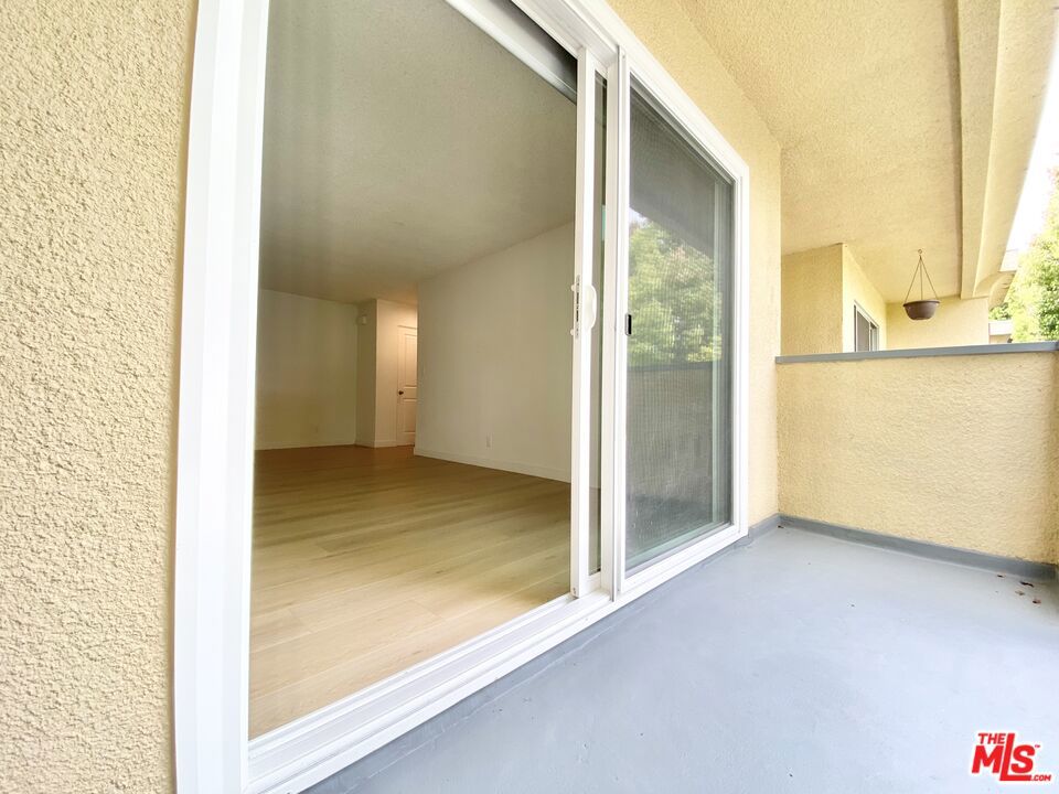 Residential Lease for rent at 1724 Arizona Avenue, Santa Monica, Los Angeles County CA featuring 3 beds and 2 baths