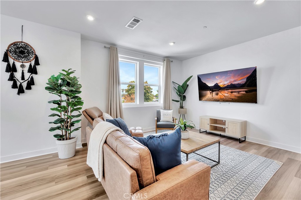 Residential Lease for rent at 1531 W Bushell, Anaheim CA featuring 3 beds and 3 baths