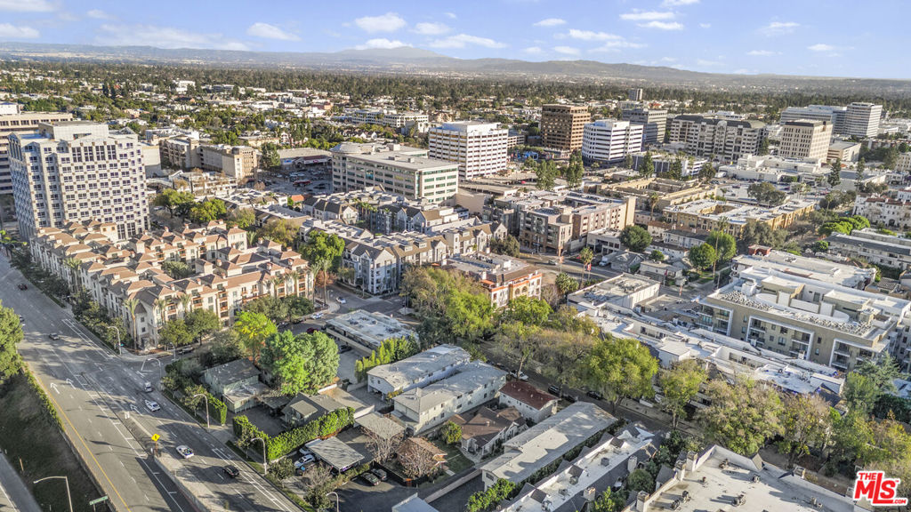 Residential Income for sale at 301 N Hudson Avenue, Pasadena CA featuring 7 beds and 6 baths