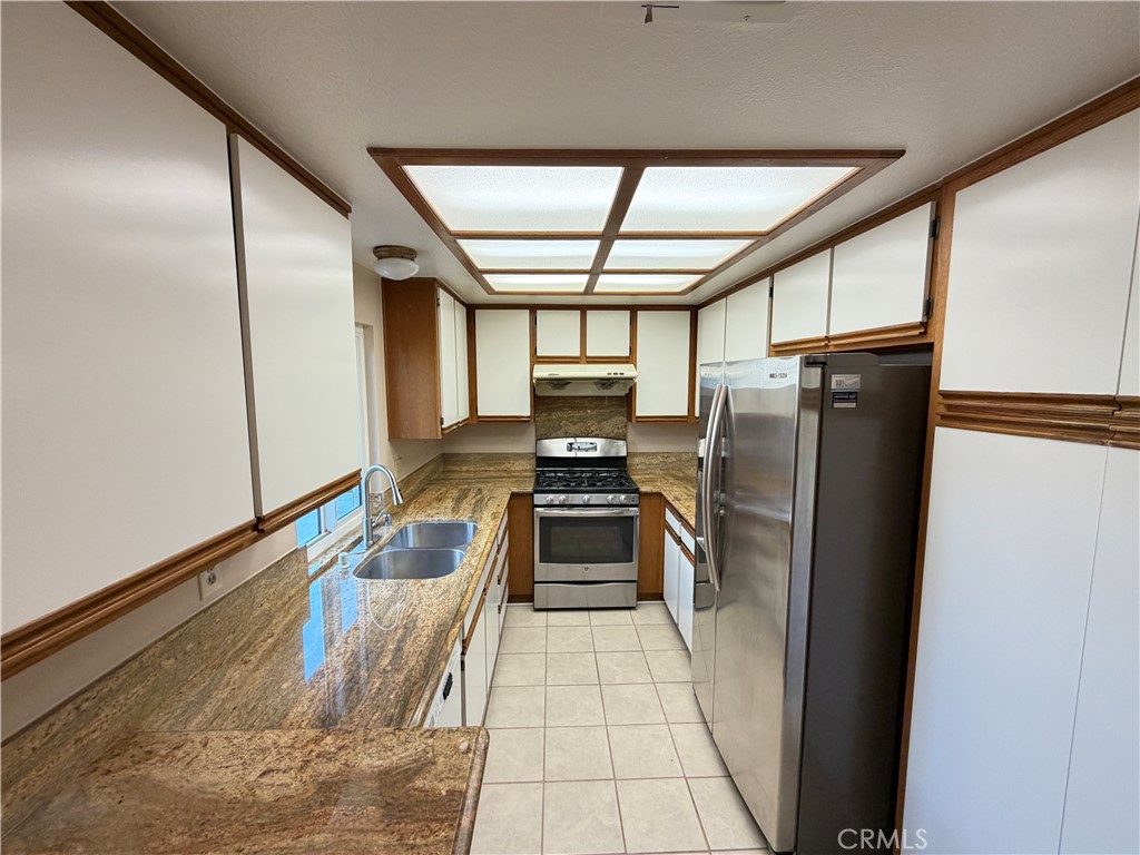 Residential Lease for rent at 11701 Ramona Boulevard, El Monte, Los Angeles County CA featuring 3 beds and 3 baths