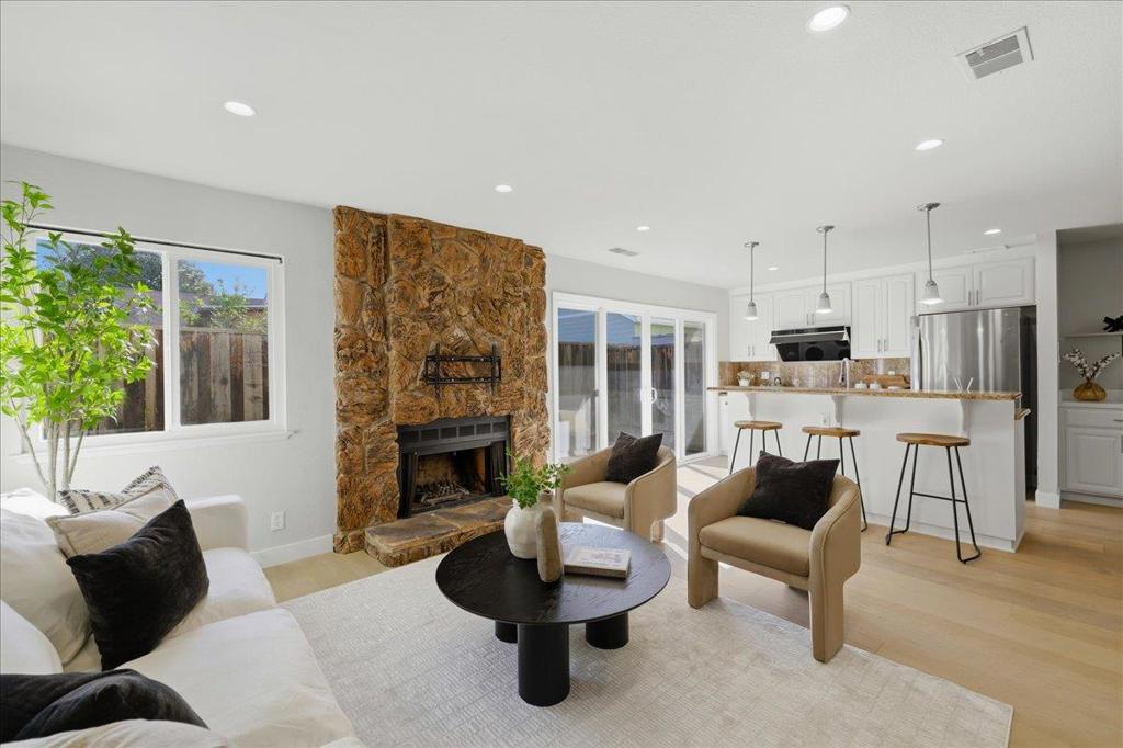 Residential for sale at 275 S Bayview Avenue N, Sunnyvale CA featuring 2 beds and 3 baths