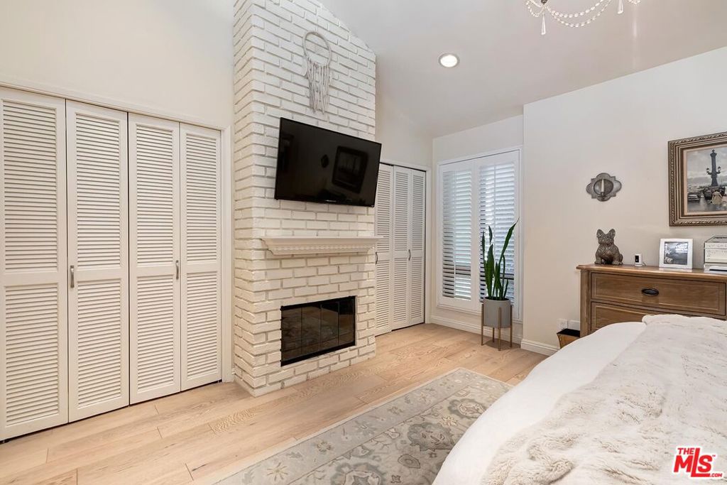 Residential for sale at 853 Larrabee Street 7, West Hollywood CA featuring 2 beds and 3 baths