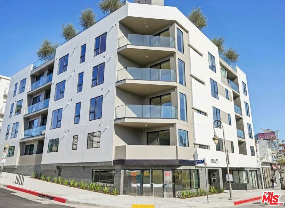 Residential Lease for rent at 10431 Santa Monica Boulevard 401, Los Angeles, Los Angeles County CA featuring 2 beds and 1 bath