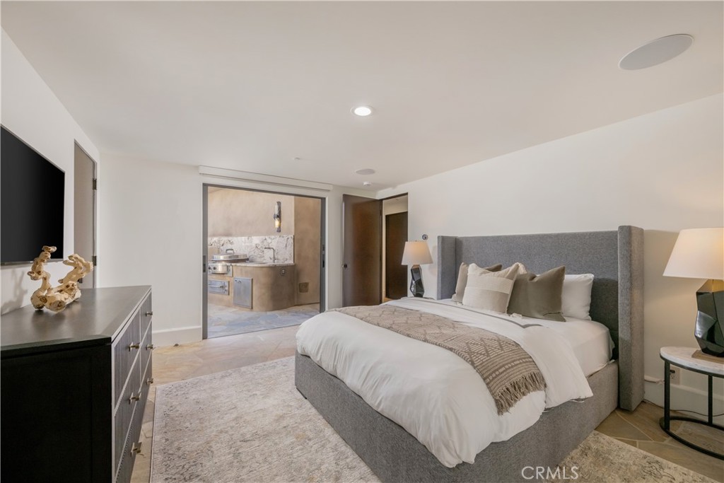 Residential for sale at 26 S La Senda, Laguna Beach CA featuring 4 beds and 6 baths