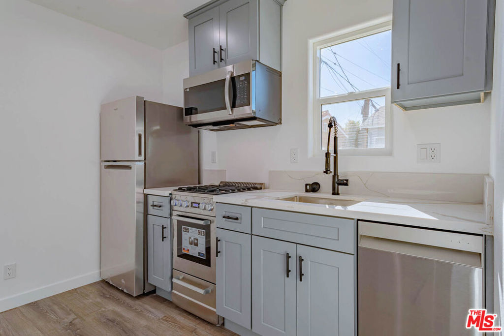 Residential Lease for rent at 1812 W Glenoaks Boulevard E, Glendale, Los Angeles County CA featuring 1 bed and 1 bath