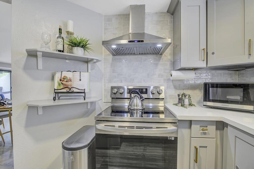 Residential for sale at 999 W Evelyn Terrace 40, Sunnyvale CA featuring 2 beds and 1 bath