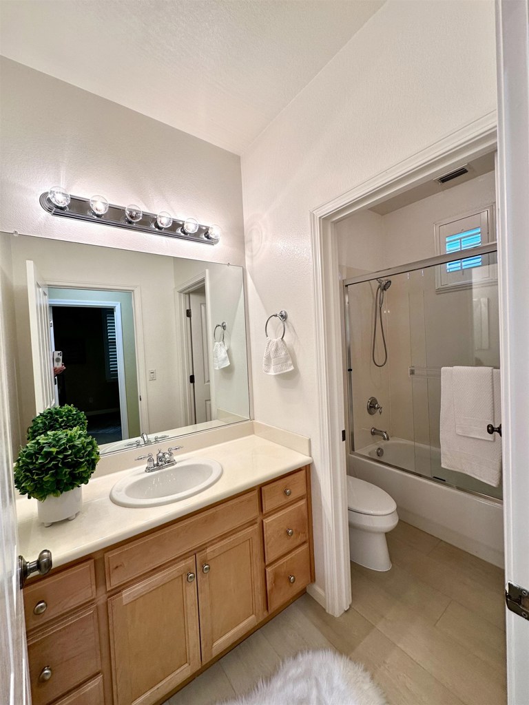 Residential Lease for rent at 372 372 S. Caballo Street, Mountain House, San Joaquin County CA featuring 5 beds and 3 baths