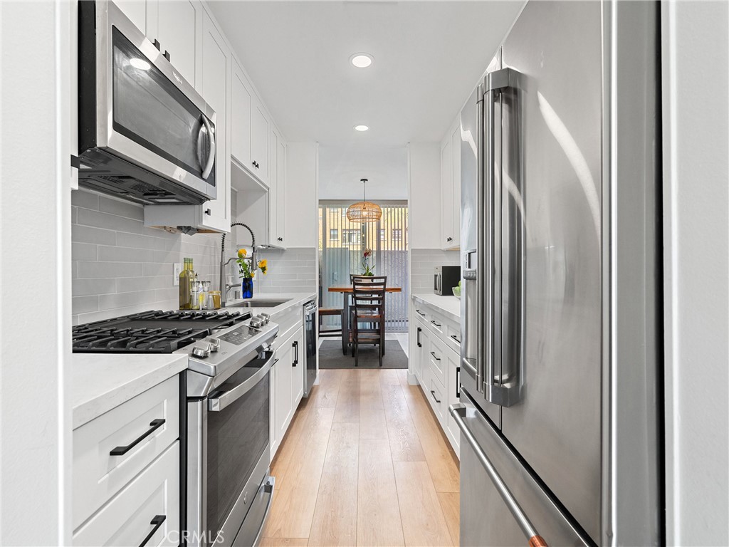 Residential for sale at 1 3rd Pl 2, Long Beach CA featuring 2 beds and 3 baths