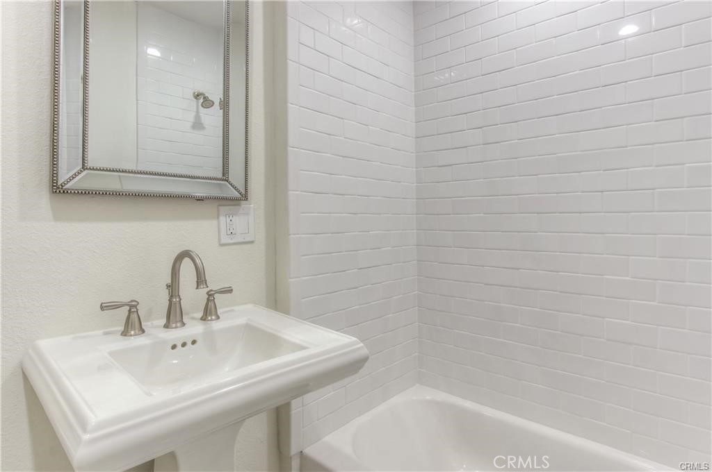 Residential Lease for rent at 1925 N Screenland, Burbank CA featuring 3 beds and 2 baths