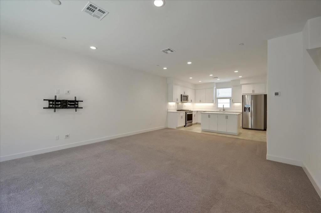 Residential Lease for rent at 4367 Pacifica Way 4, Oceanside CA featuring 3 beds and 4 baths