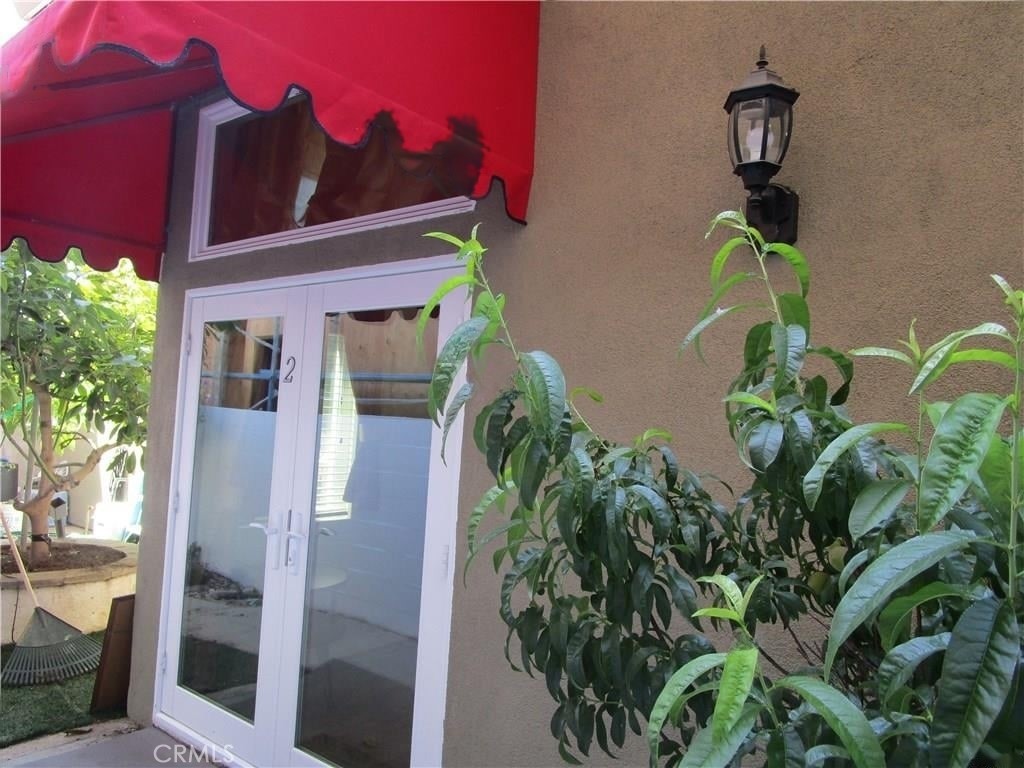 Residential Lease for rent at 614 13th Street 2, Huntington Beach CA featuring 1 bed and 1 bath