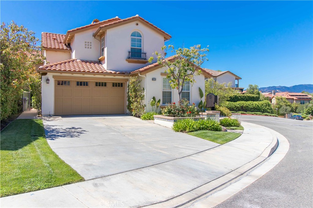 Residential Lease for rent at 4684 Luna Court, Calabasas CA featuring 4 beds and 5 baths