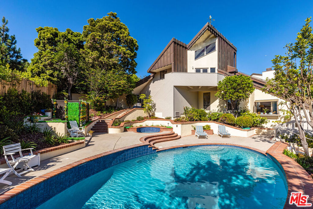 Residential Lease for rent at 28942 Boniface Drive, Malibu CA featuring 6 beds and 5 baths