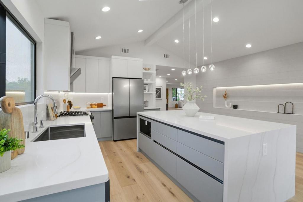 Active for sale at Santa Clara, CA, Santa Clara, CA CA and 2 baths