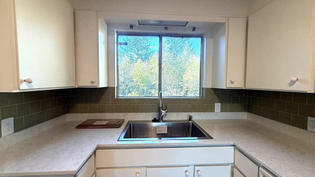 Residential for sale at 5051 5051 Harrison Grade Rd, Sebastopol CA featuring 2 beds and 3 baths