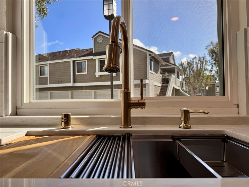 Residential for sale at 21 Rambling, Aliso Viejo CA featuring 2 beds and 2 baths