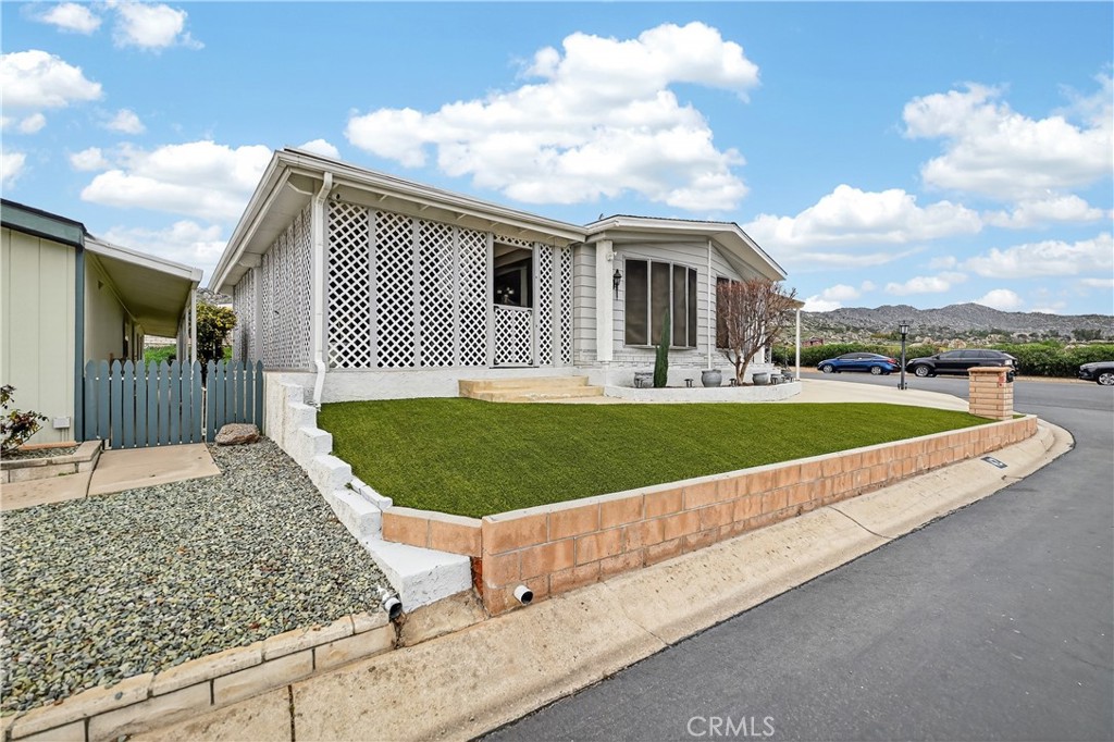 Manufactured In Park for sale at 24515 California 42, Hemet CA featuring 2 beds and 2 baths