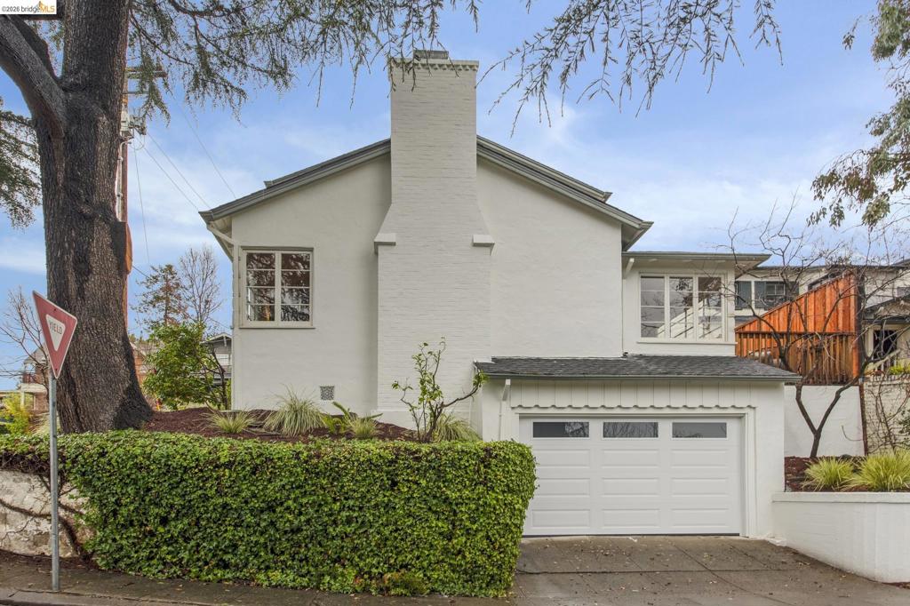 Residential for sale at 140 140 Cambridge Way, Piedmont CA featuring 3 beds and 3 baths