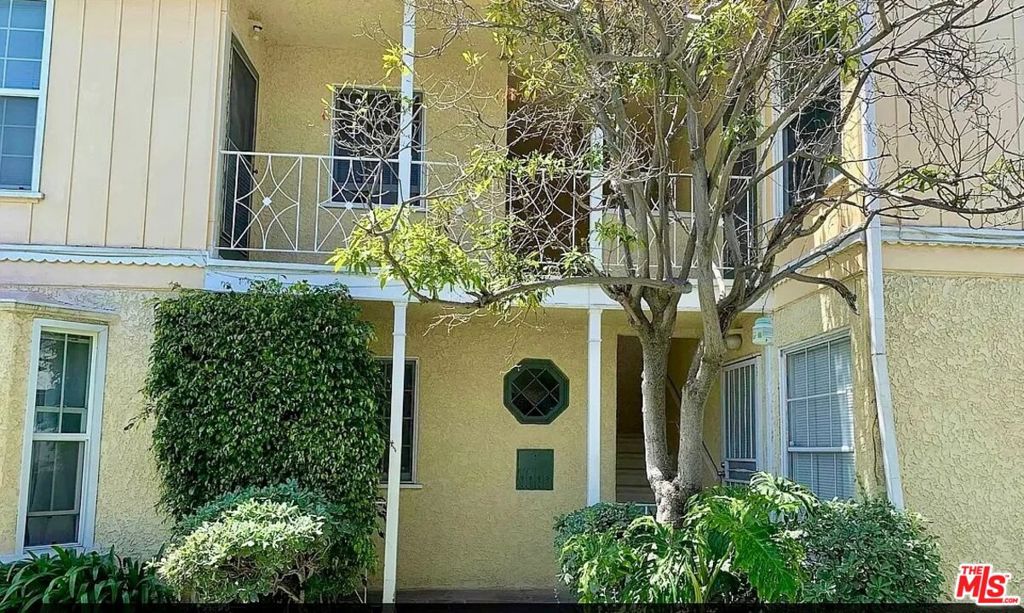 Residential Lease for rent at 5913 Overhill Drive #2, Los Angeles, Los Angeles County CA featuring 2 beds and 1 bath