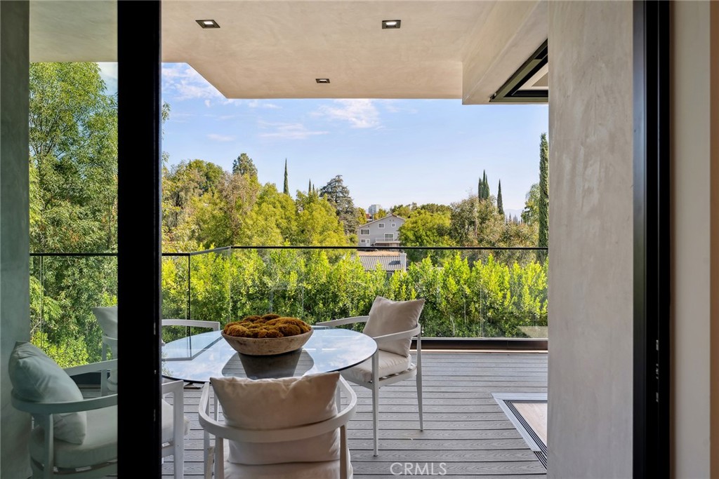 Residential for sale at 22268 Avenue San Luis, Woodland Hills CA featuring 5 beds and 6 baths