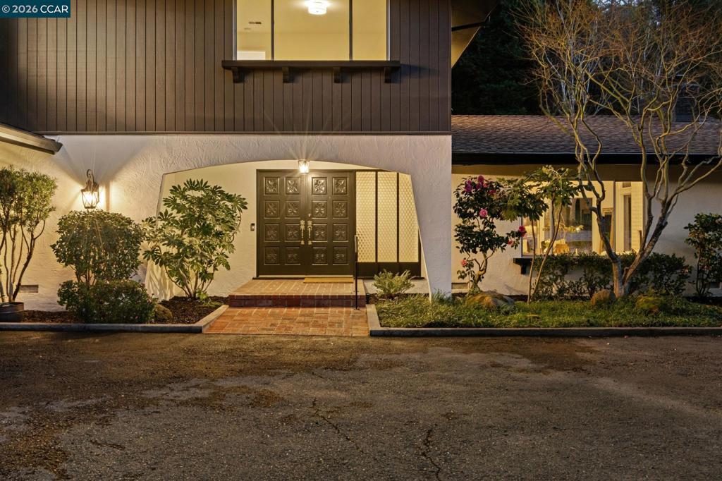 Residential for sale at 475 475 Dalewood Dr, Orinda CA featuring 5 beds and 4 baths
