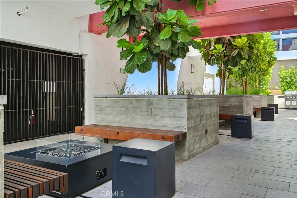 Residential Lease for rent at 1234 Wilshire Blvd #329 329, Los Angeles, Los Angeles County CA featuring 1 bed and 1 bath