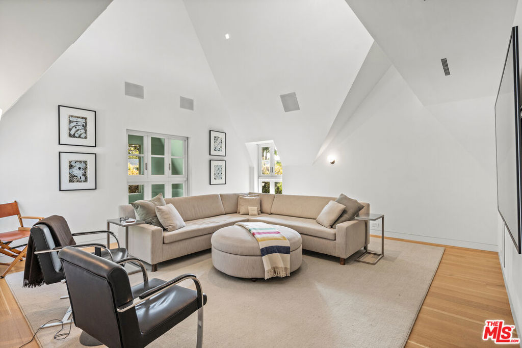 Residential Lease for rent at 165 Mabery Road, Santa Monica, Los Angeles County CA featuring 4 beds and 5 baths