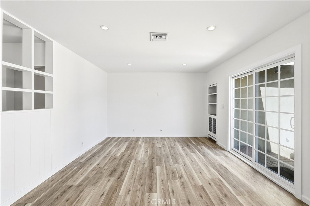 Residential for sale at 9952 Gaynor, North Hills CA featuring 3 beds and 2 baths