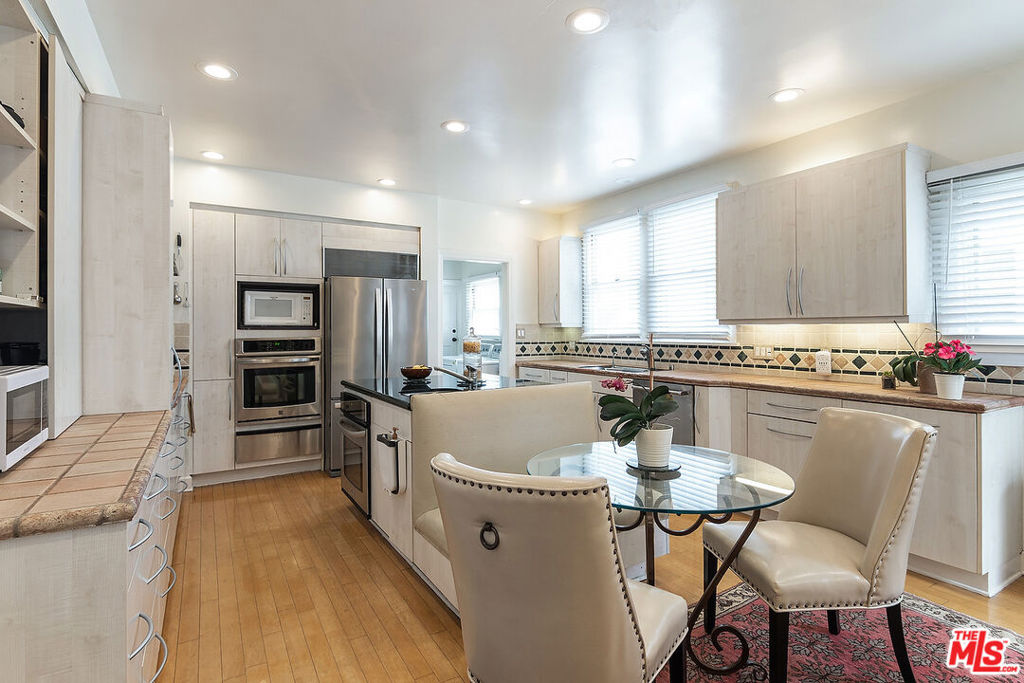 Residential Lease for rent at 143 S MANSFIELD Avenue, Los Angeles, Los Angeles County CA featuring 3 beds and 2 baths