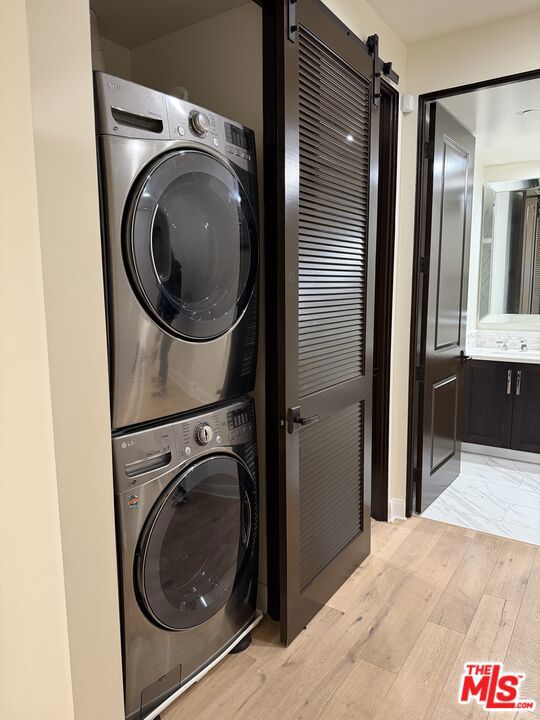 Residential Lease for rent at 10647 Ashton 203, Los Angeles, Los Angeles County CA featuring 2 beds and 2 baths