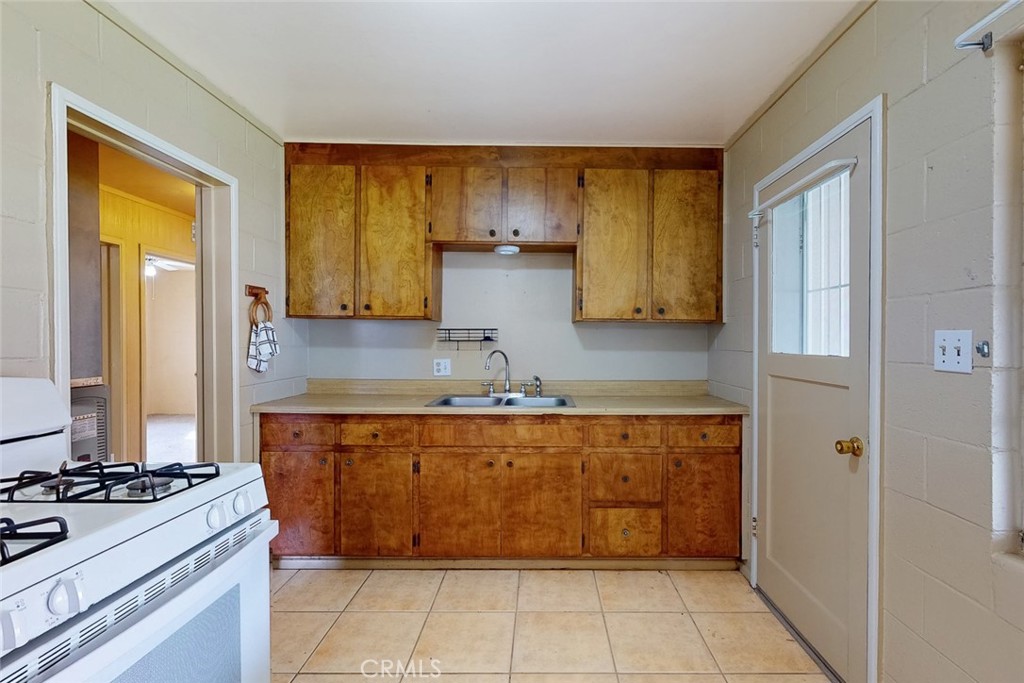 Residential for sale at 2730 Fay Way, Oroville CA featuring 3 beds and 1 bath