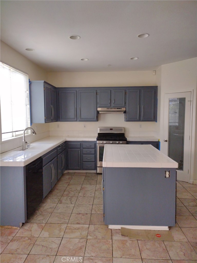 Residential Lease for rent at 14948 Hillstone, Fontana, San Bernardino County CA featuring 4 beds and 3 baths