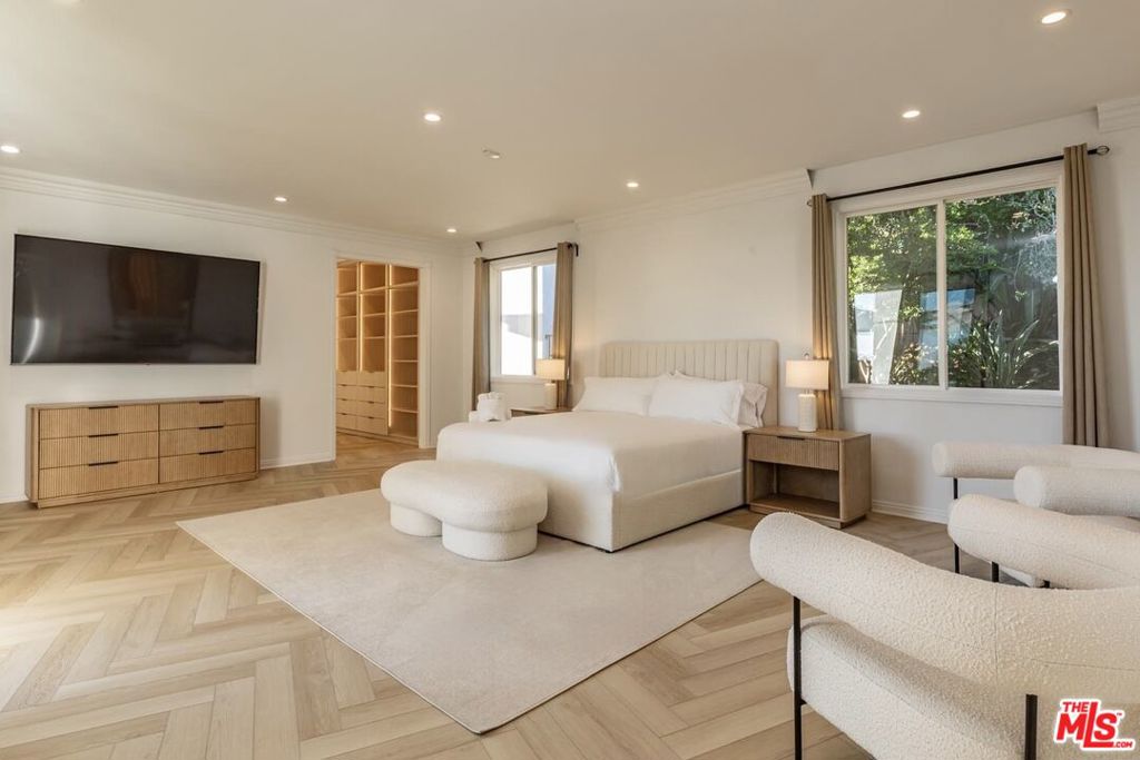 Residential Lease for rent at 560 Chalette Drive, Beverly Hills CA featuring 5 beds and 6 baths
