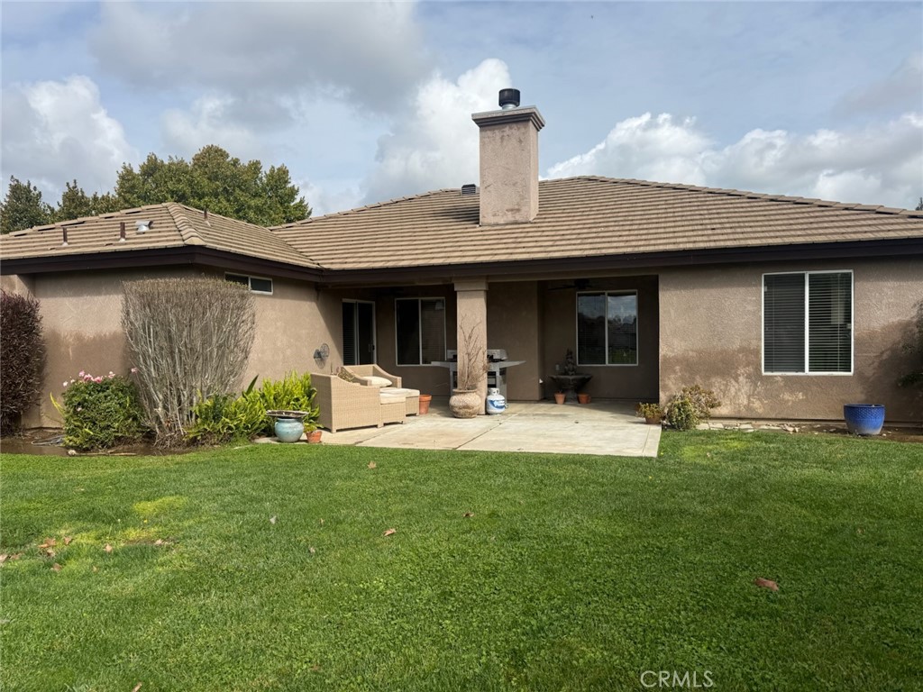 Residential for sale at 7290 Edgewater, Chowchilla CA featuring 3 beds and 2 baths