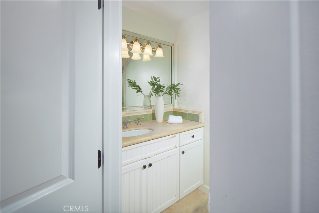 Residential Lease for rent at 2857 Wards Terrace, Laguna Beach CA featuring 2 beds and 2 baths