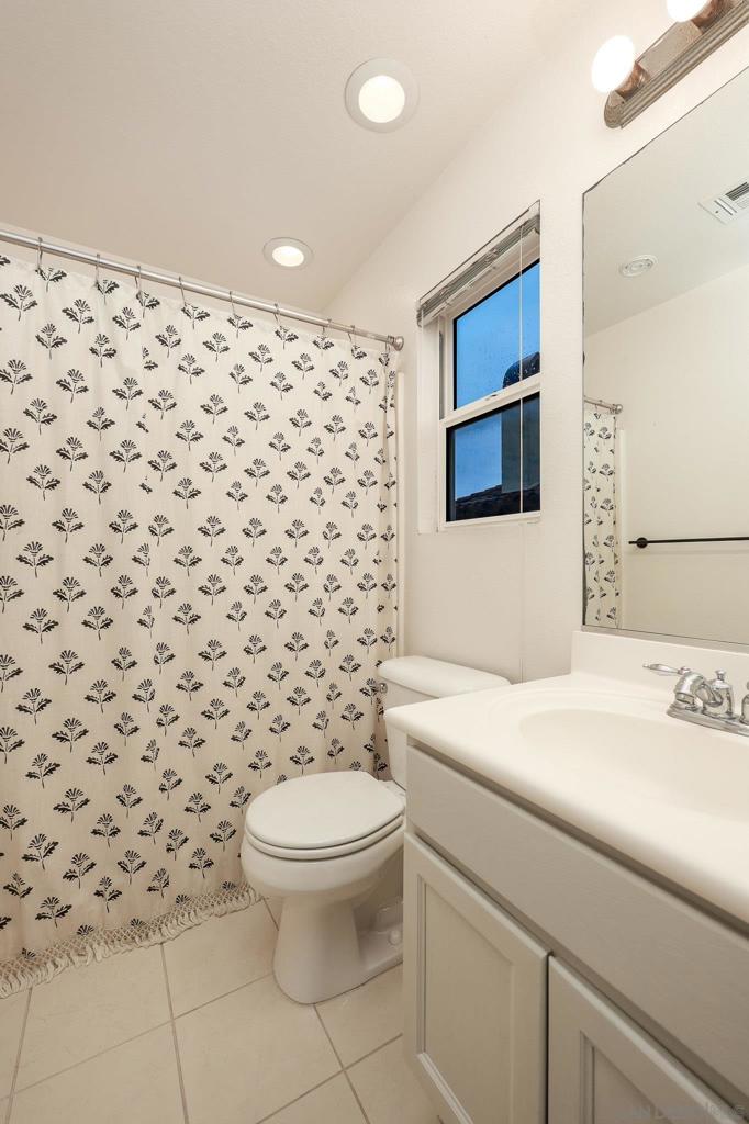 Residential for sale at 2003 Caminito De La Cruz, Chula Vista CA featuring 2 beds and 3 baths