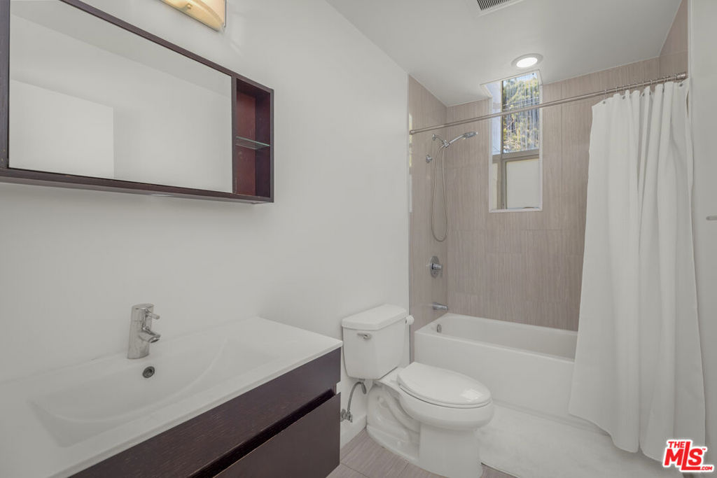 Residential Lease for rent at 12312 Charnock Road, Los Angeles, Los Angeles County CA featuring 3 beds and 2 baths