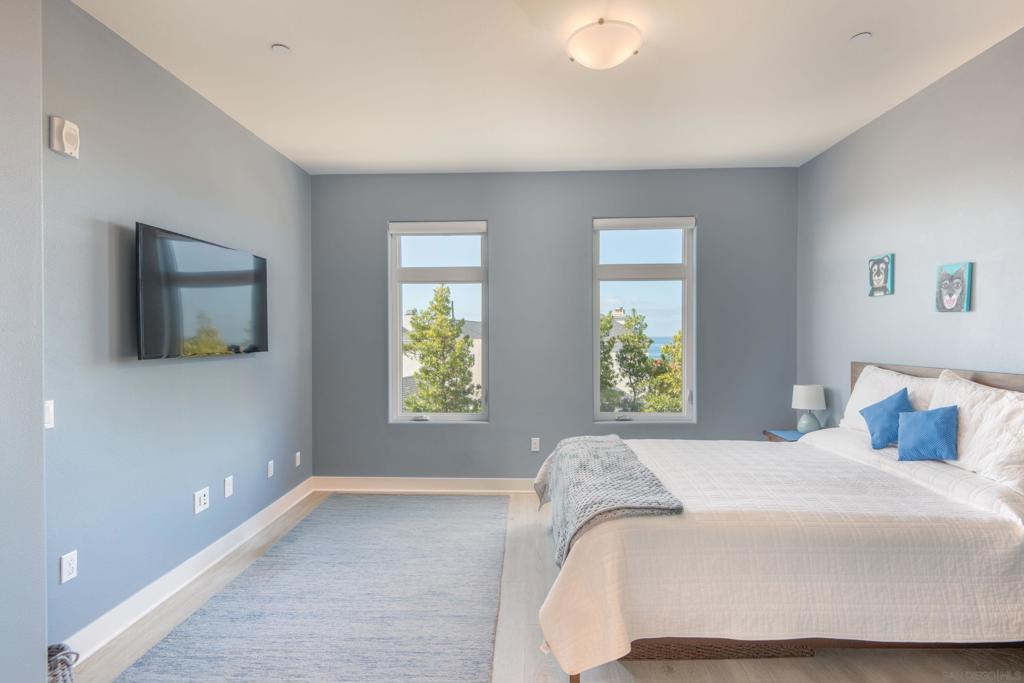 Residential for sale at 5702 La Jolla Blvd 209, La Jolla CA featuring 1 bed and 2 baths