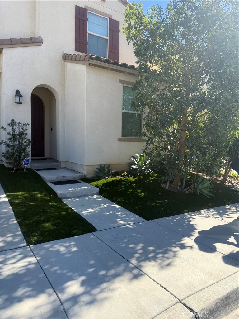 Residential Lease for rent at 467 North Pinewood, Rialto CA featuring 4 beds and 3 baths