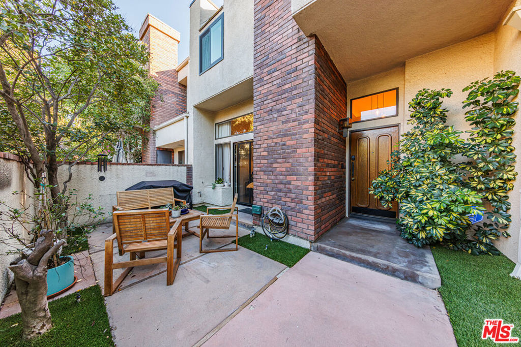 Residential for sale at 18731 Hatteras Street 34, Tarzana CA featuring 3 beds and 3 baths