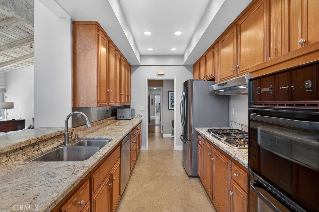 Residential for sale at 517 Gorgonia, Newport Beach CA featuring 3 beds and 2 baths